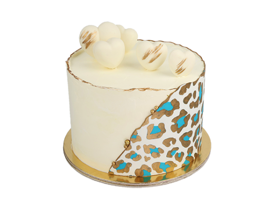 Торт нежно молочный с сердцами и леопардовым принтом