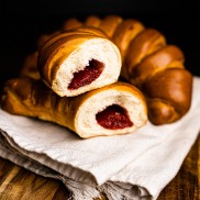 Рогаль с абрикосовым джемом - 3 изображение